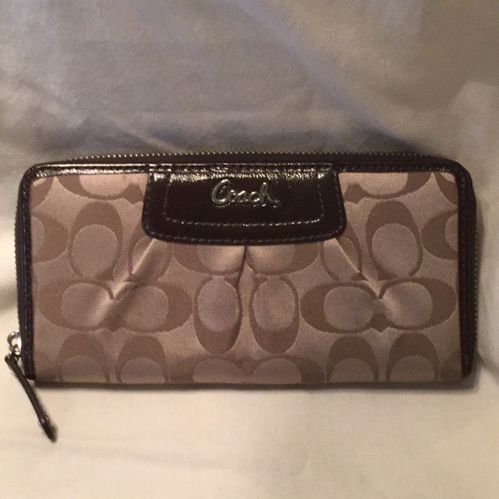 Authentic COACH Ashley Signature wallet